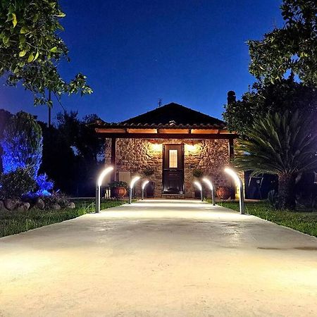 Patras Stonehouse With Large Yard - Πέτρινο Σπίτι Με Αυλή Villa Paralía Eksteriør bilde