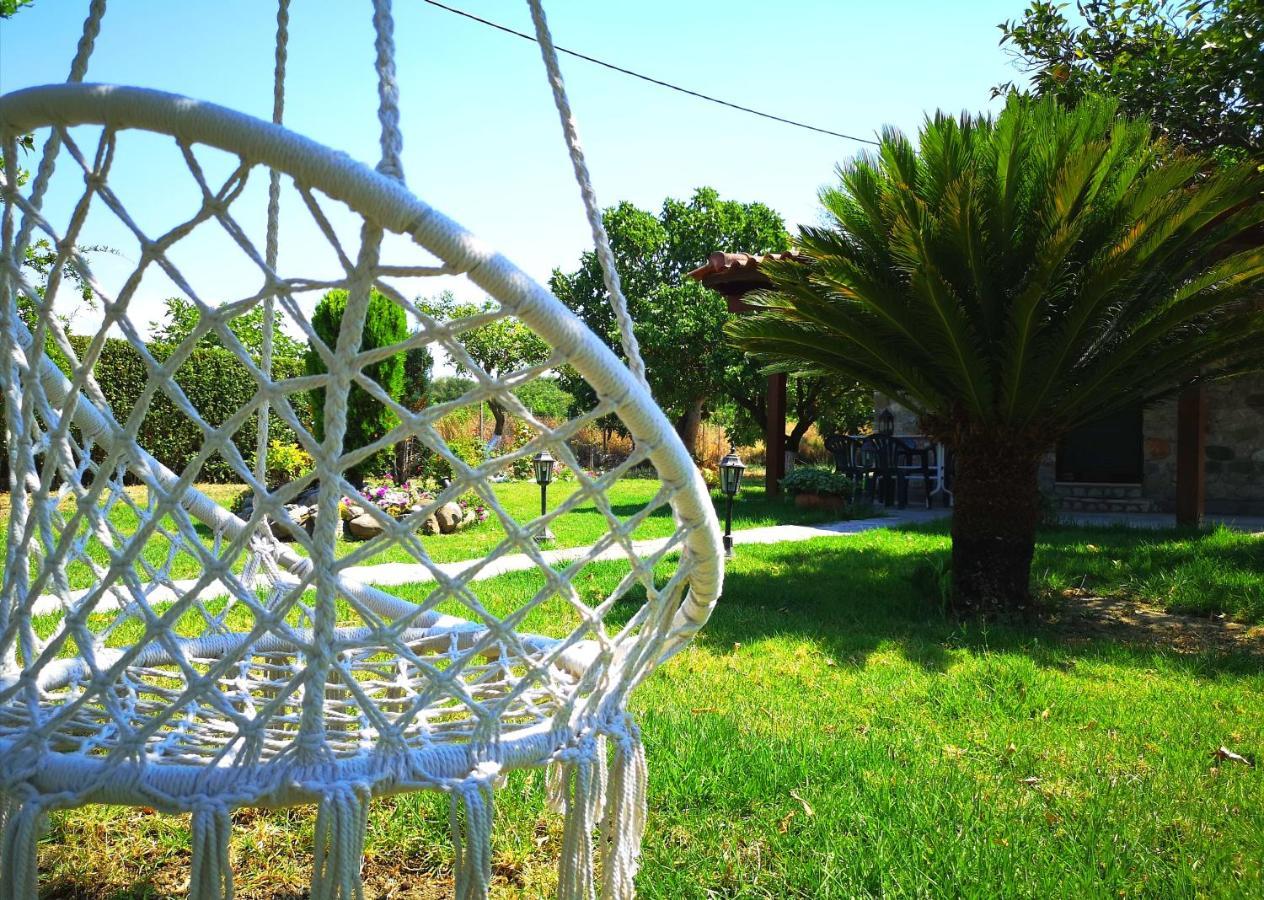 Patras Stonehouse With Large Yard - Πέτρινο Σπίτι Με Αυλή Villa Paralía Eksteriør bilde