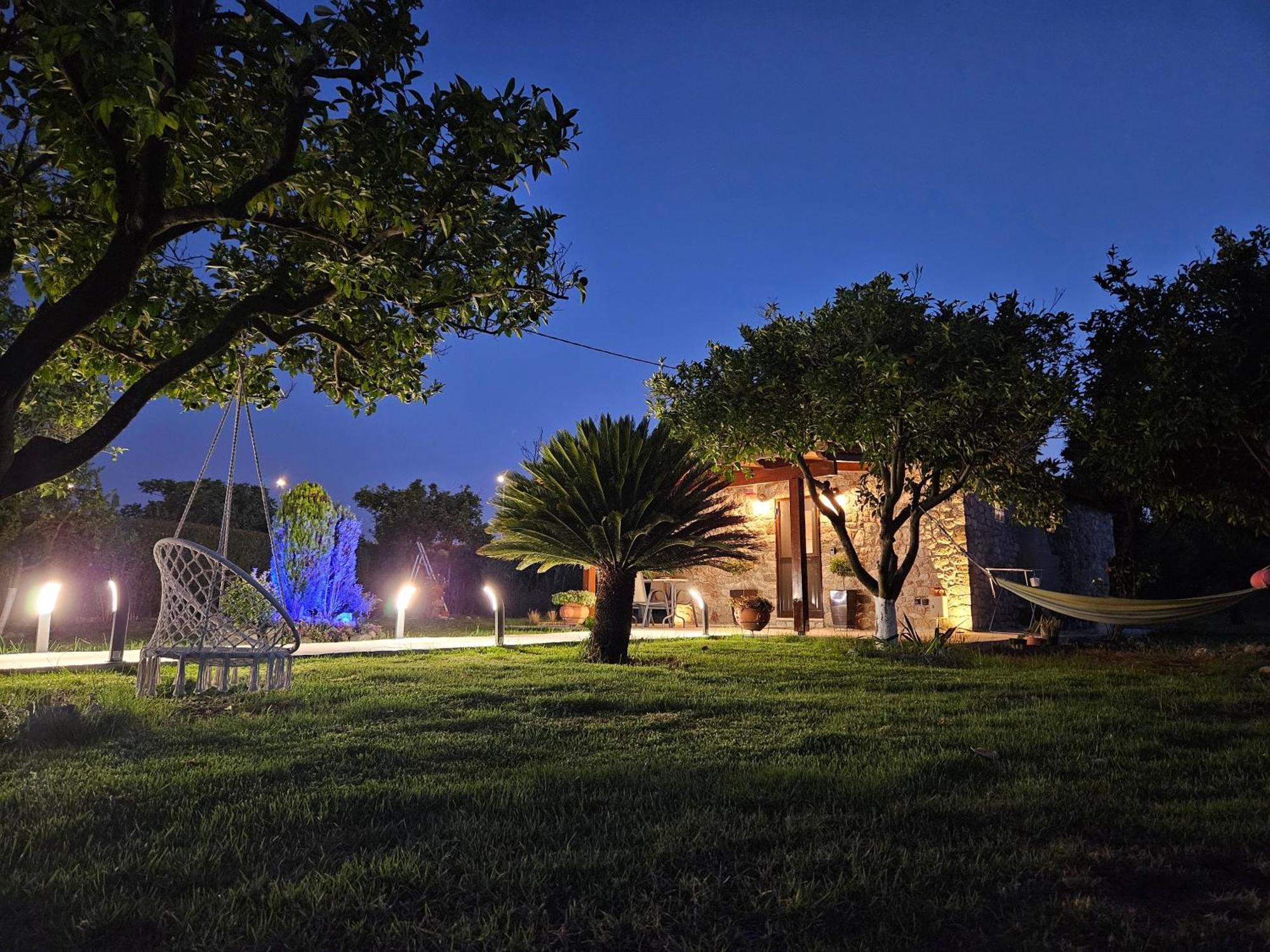 Patras Stonehouse With Large Yard - Πέτρινο Σπίτι Με Αυλή Villa Paralía Eksteriør bilde